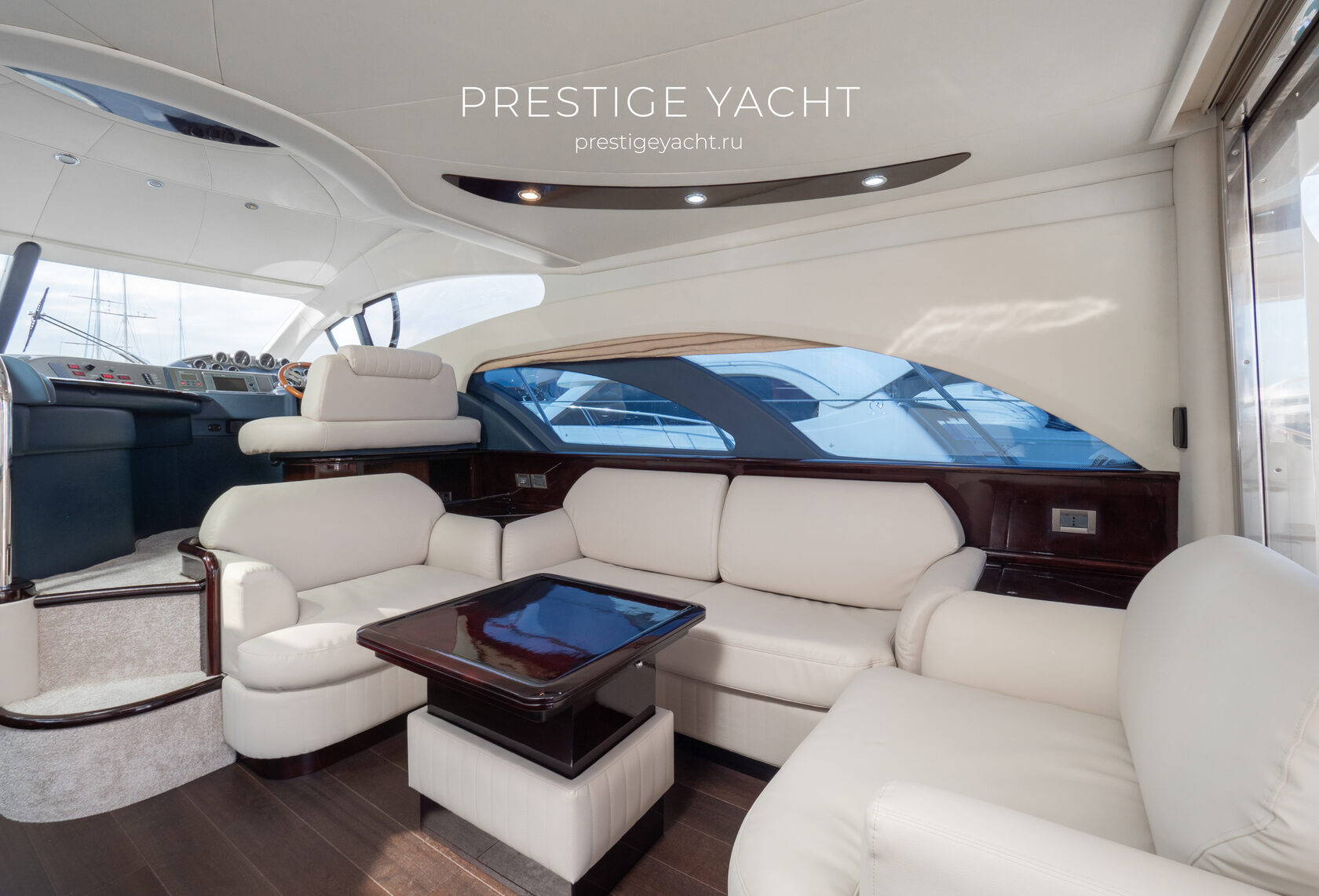 Панорамный салон Azimut 50